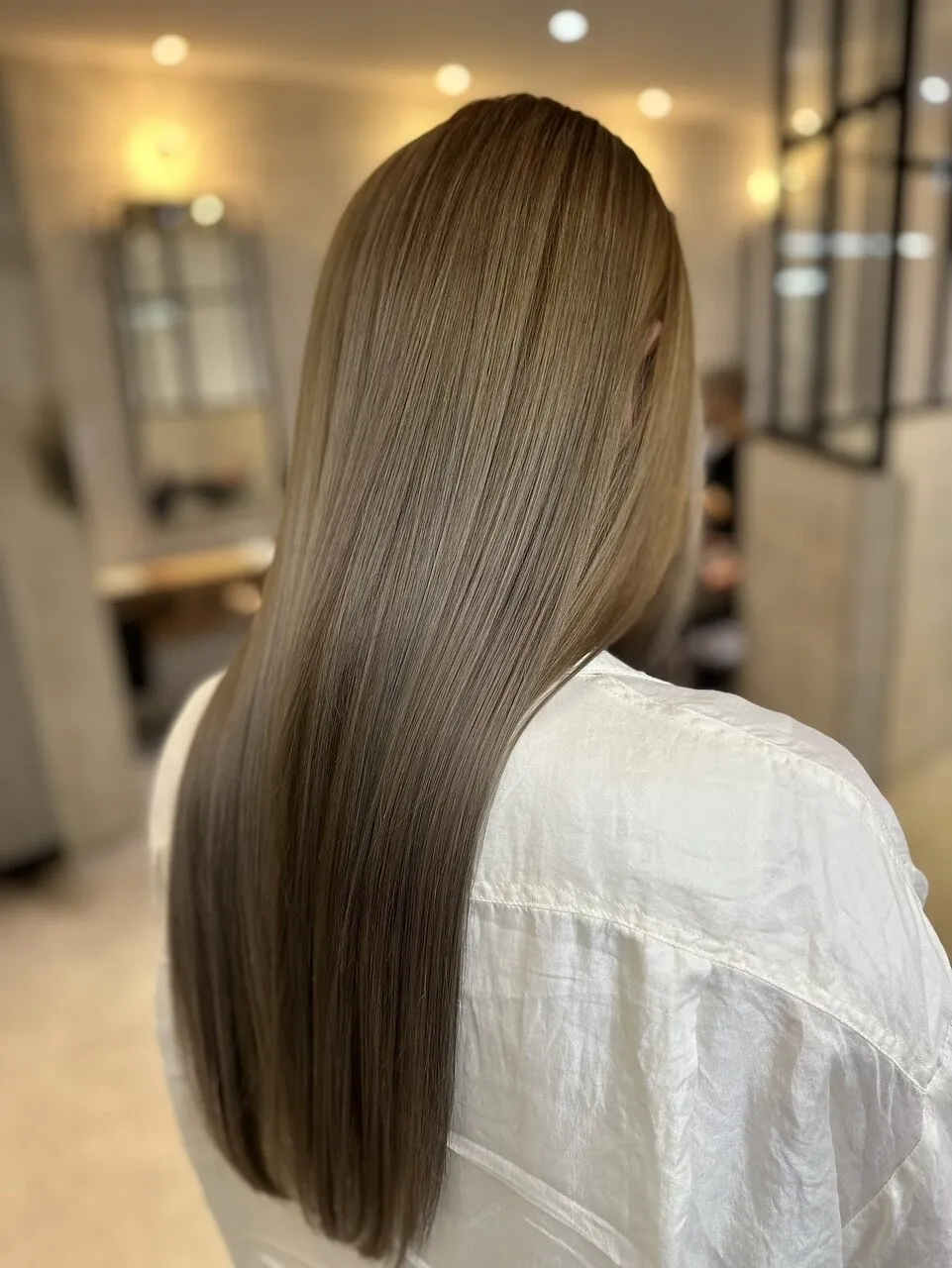 ベージュカラー×美髪ロング